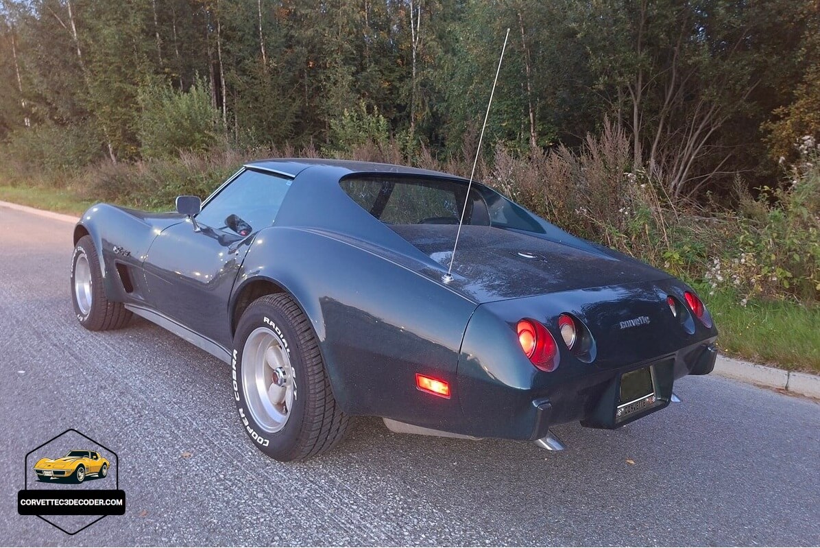 1976 Corvette C3 rear view highlighting wide shark-like haunches – my own classic Stingray